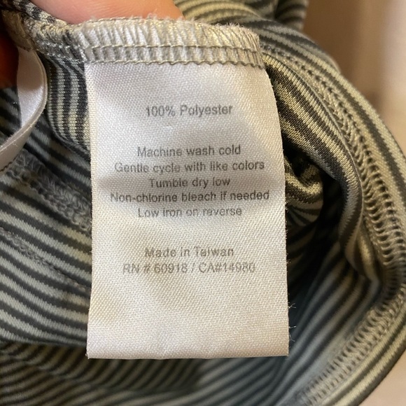 Isis- Gray Striped Workout Tank- Sz. XS - Picture 9 of 10